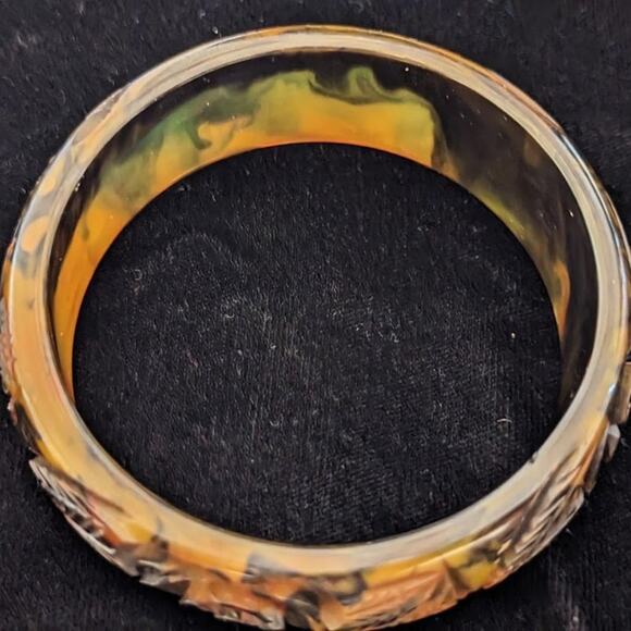Bakelite! Rare Carved Translucent End of Day Roses Bakelite Bangle Bracelet - Picture 4 of 16